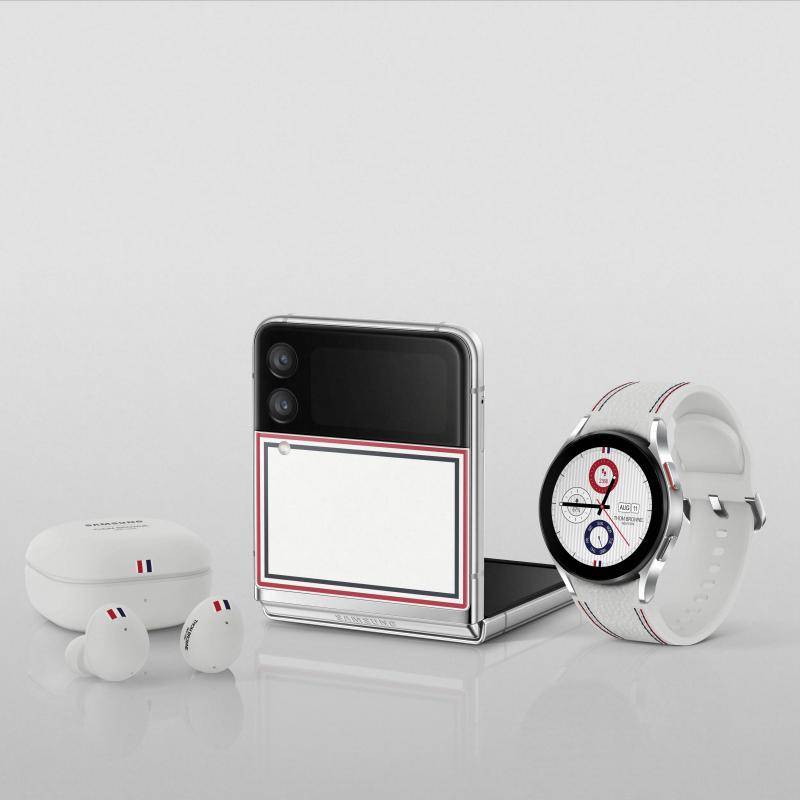 06_008_thom browne 3rd edition_zflip3_product_family_1x1_rgb_210726_H