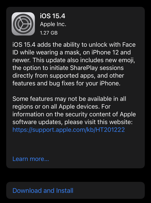iOS 15.4 download screen
