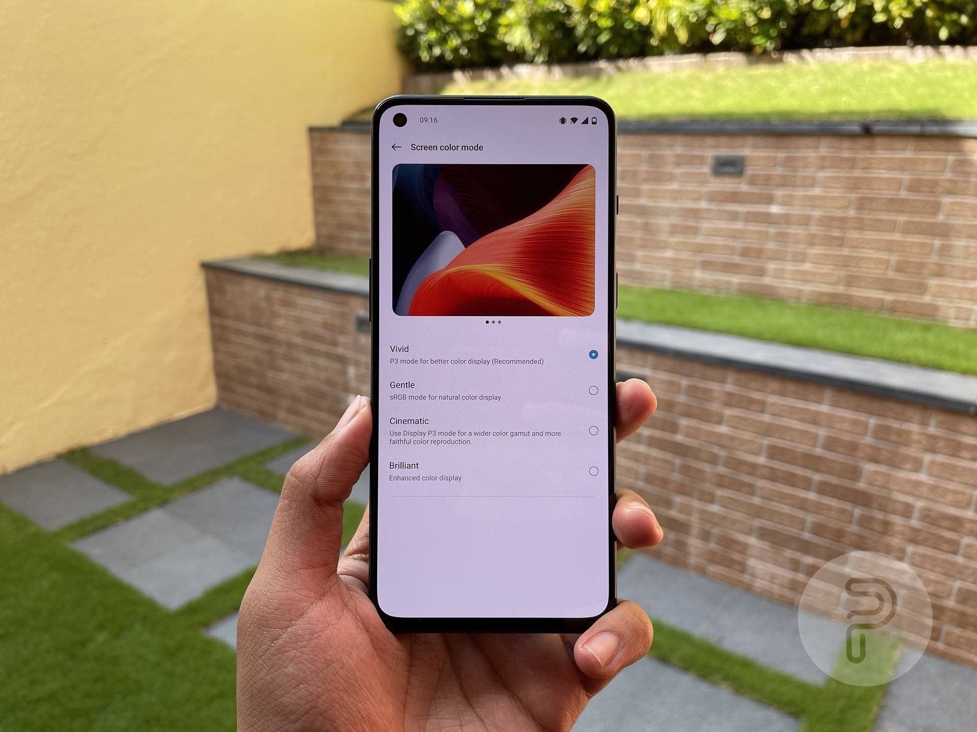 showcasing display configuration options on oneplus 9rt