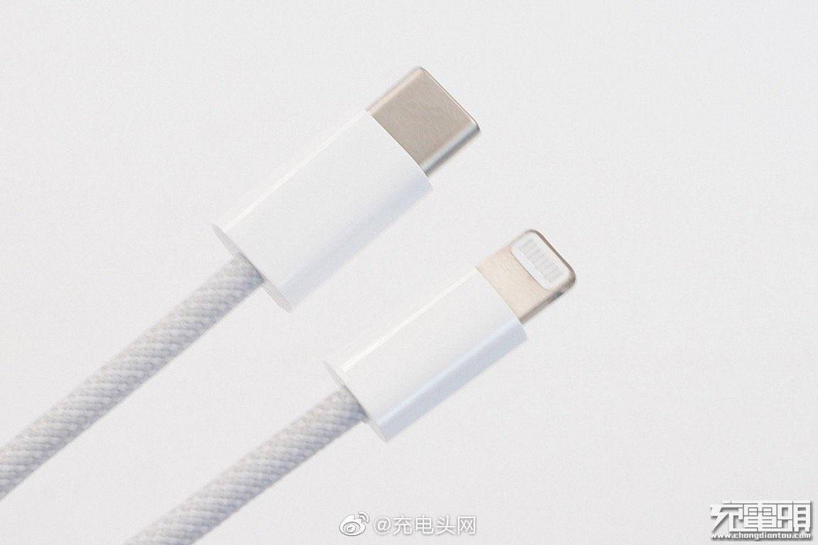 USB-C Lightning braided cable 2