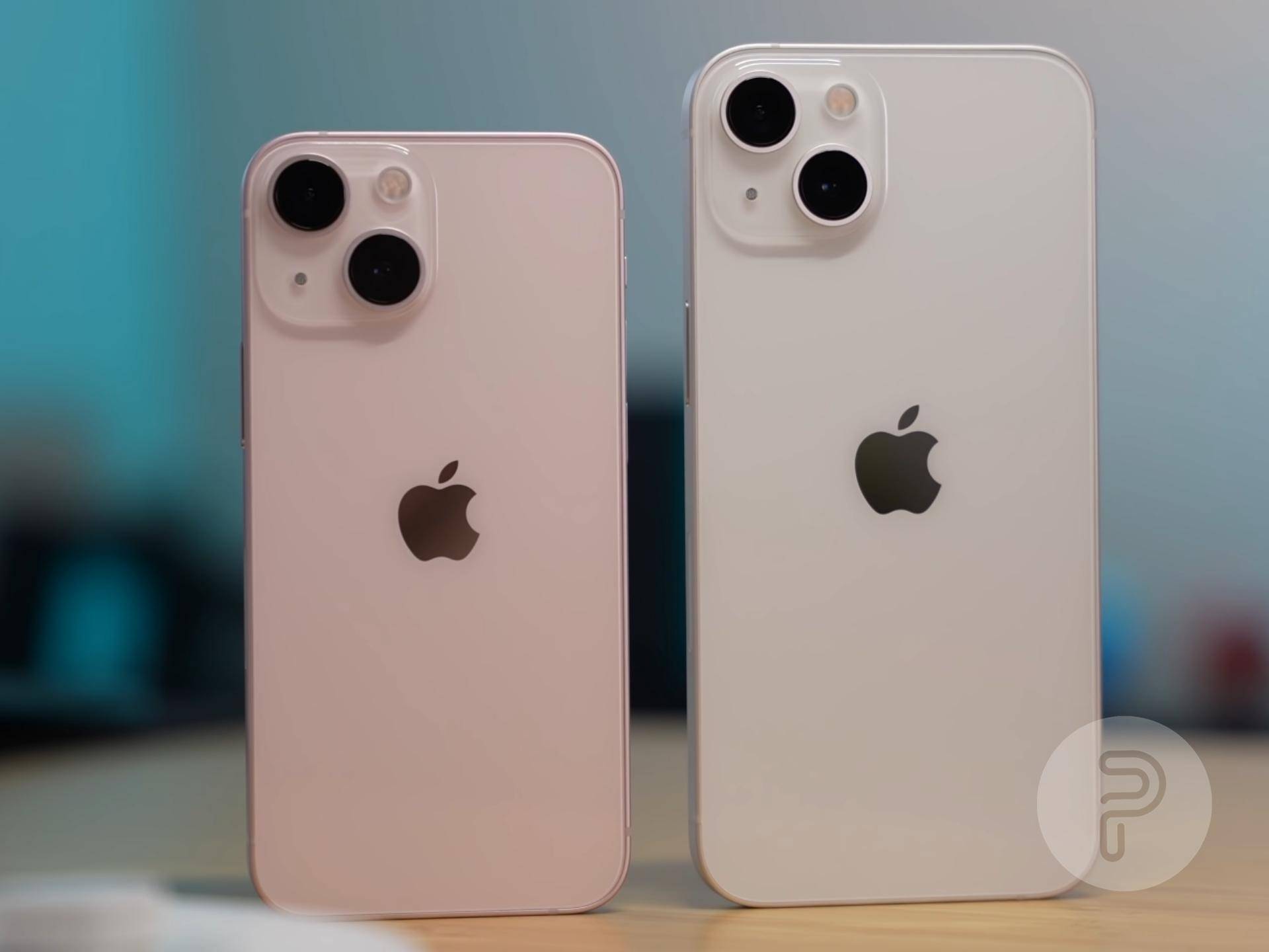 iPhone 13 mini in Pink next to iPhone 13 in White
