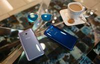 HTC U11 Silver and Blue Lifestyle