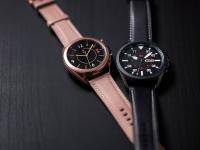 Galaxy Watch3_Mystic Bronze and Black Front_Lifestyle