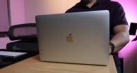 13-Zoll-MacBook Pro Vorgestelltes Bild, das von Jaime Rivera im Review-Video verwendet wurde