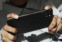 oneplus 9r black in hand