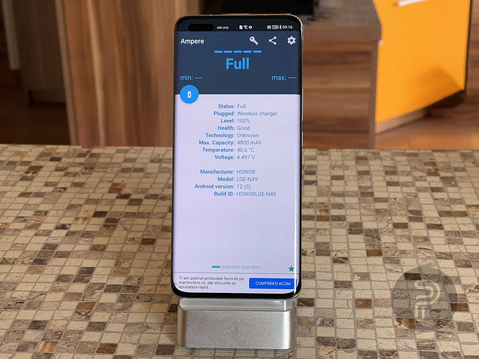 HONOR Magic 4 Pro on Wireless Charging Stand with Charging Stats on Screen