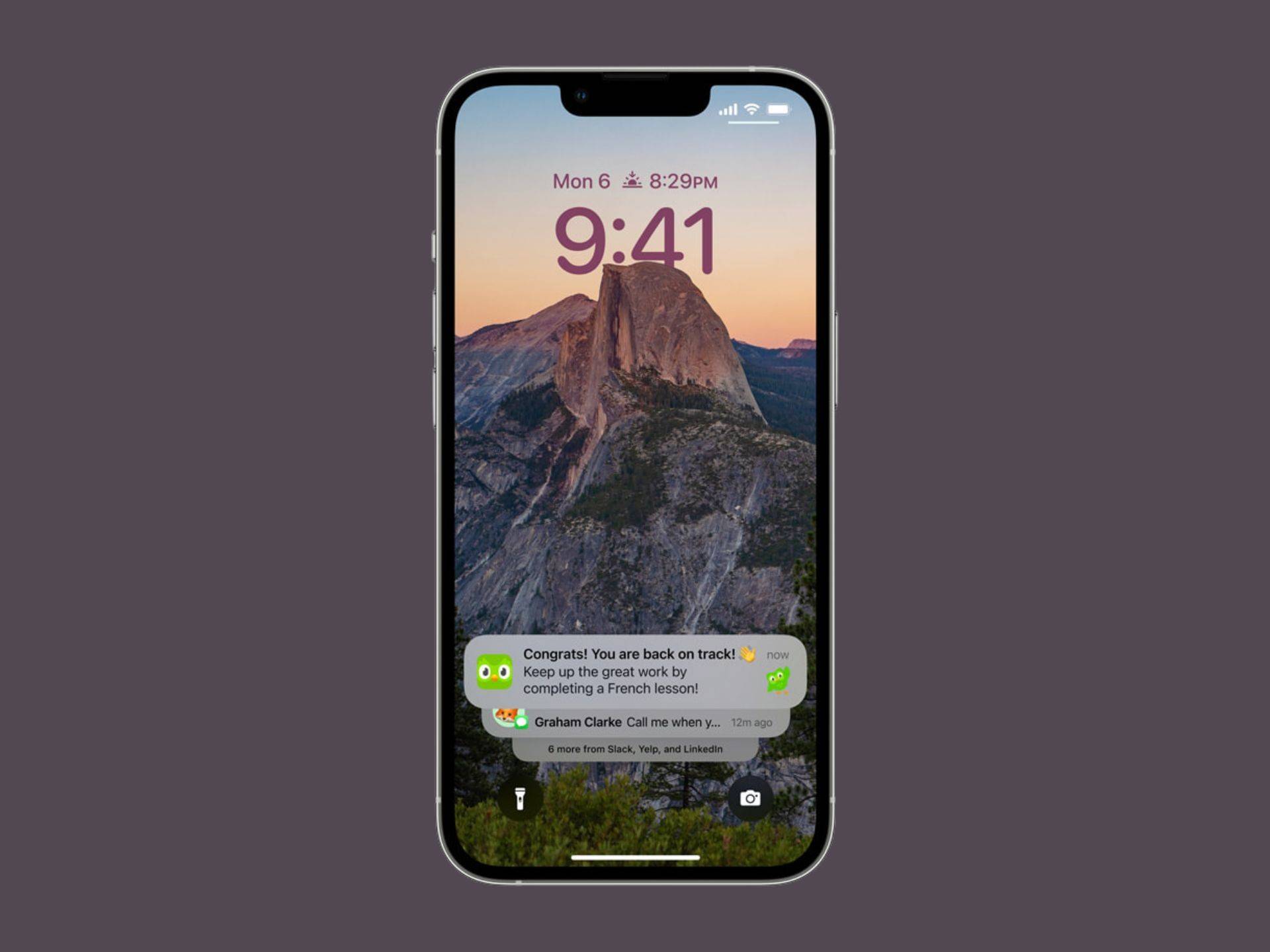 image showing the new notification carousel on iOS 16